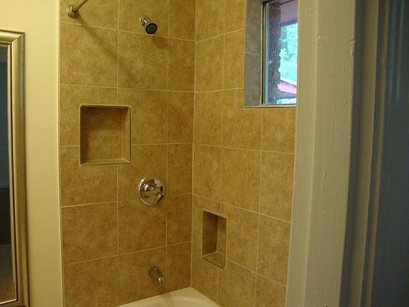 Shower (with tub)