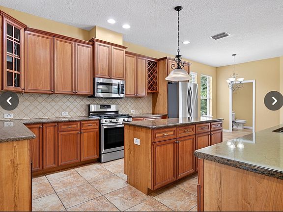 5th image of 16102 Colchester Palms Dr