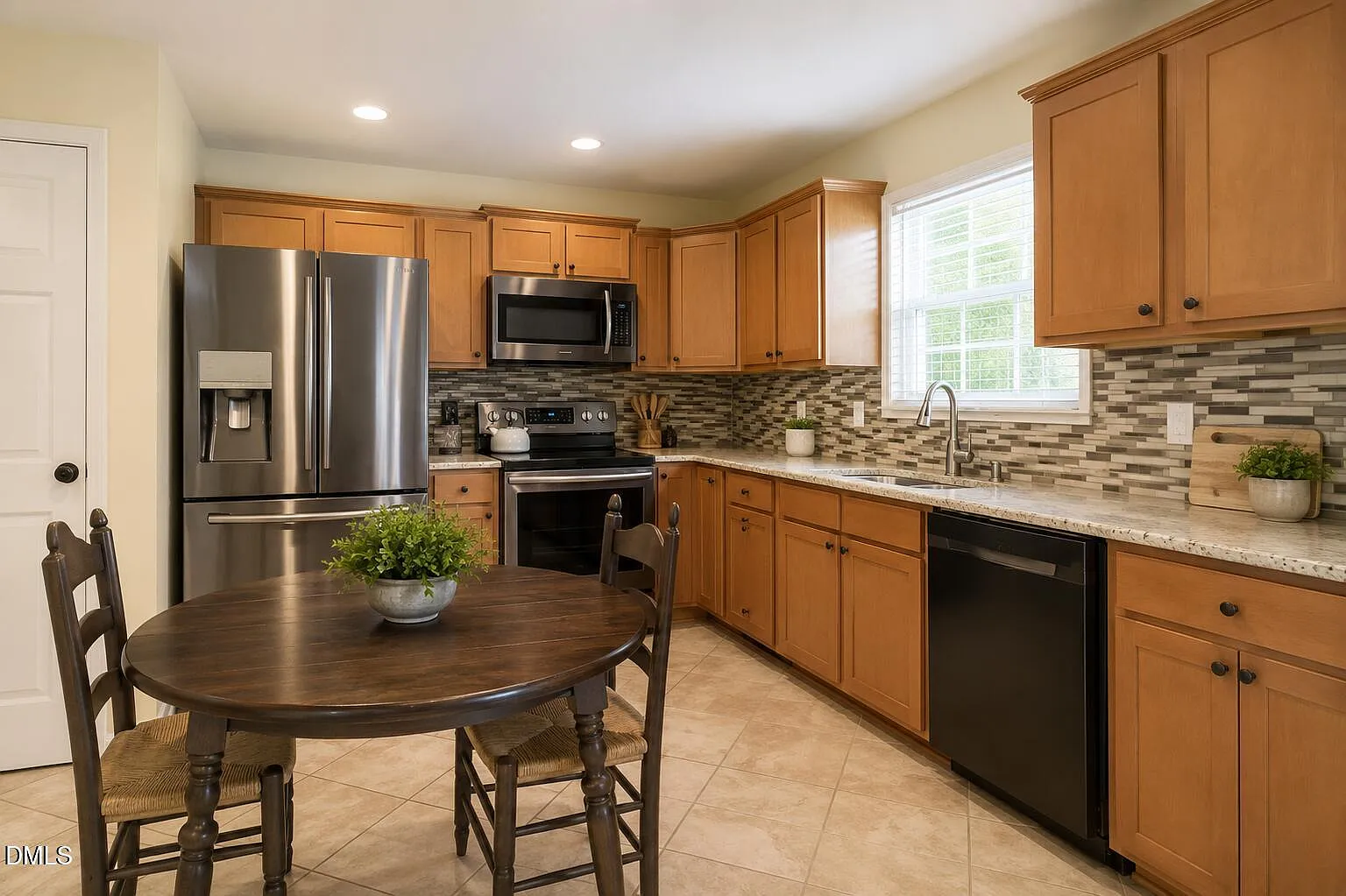 3 bed, 4.0 bath, $2,400 — Photo 2
