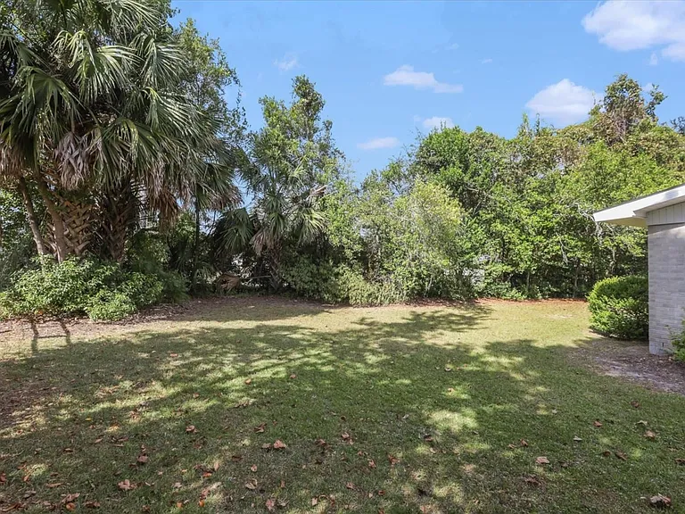 2352 Yorkshire Dr — Photo 43