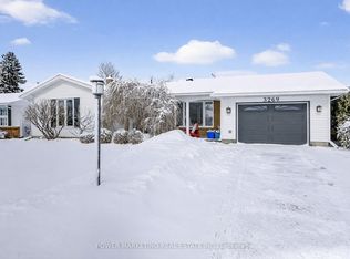 3269 Clearwater Cres, Ottawa, ON K1V7S3