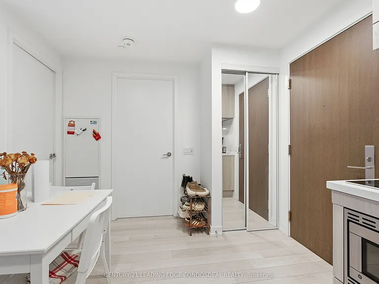 39 Roehampton Ave #807 — Photo 15