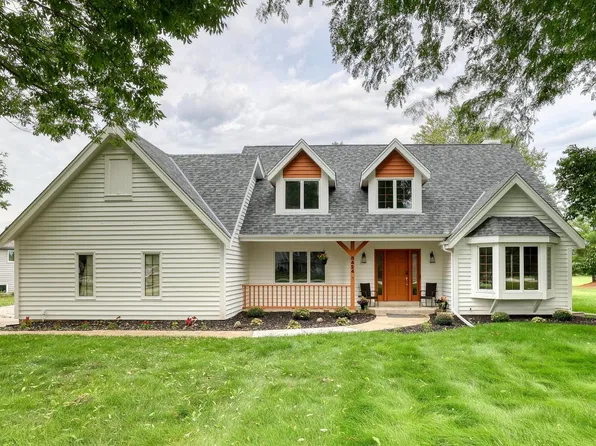8424 S 68th STREET, Franklin, WI 53132