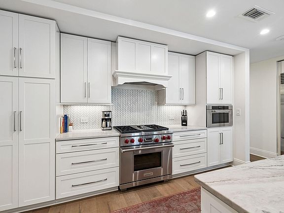 5th image of 46 N Barrett Sq #201