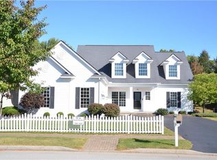 25 Settlers Grn, Pittsford, NY 14534