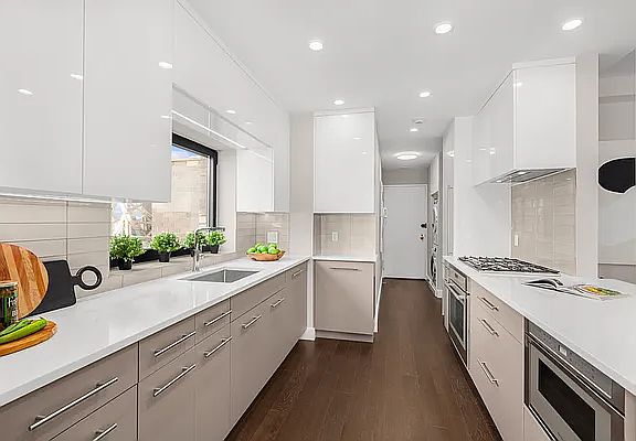 5th image of 425 E 58th St APT 16F