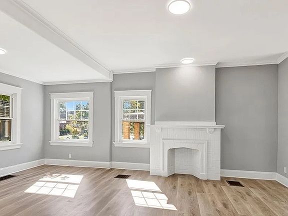 5th image of 919 Sunset Ave