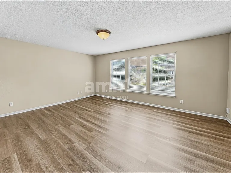 6804 Woodland Heights Dr — Photo 10