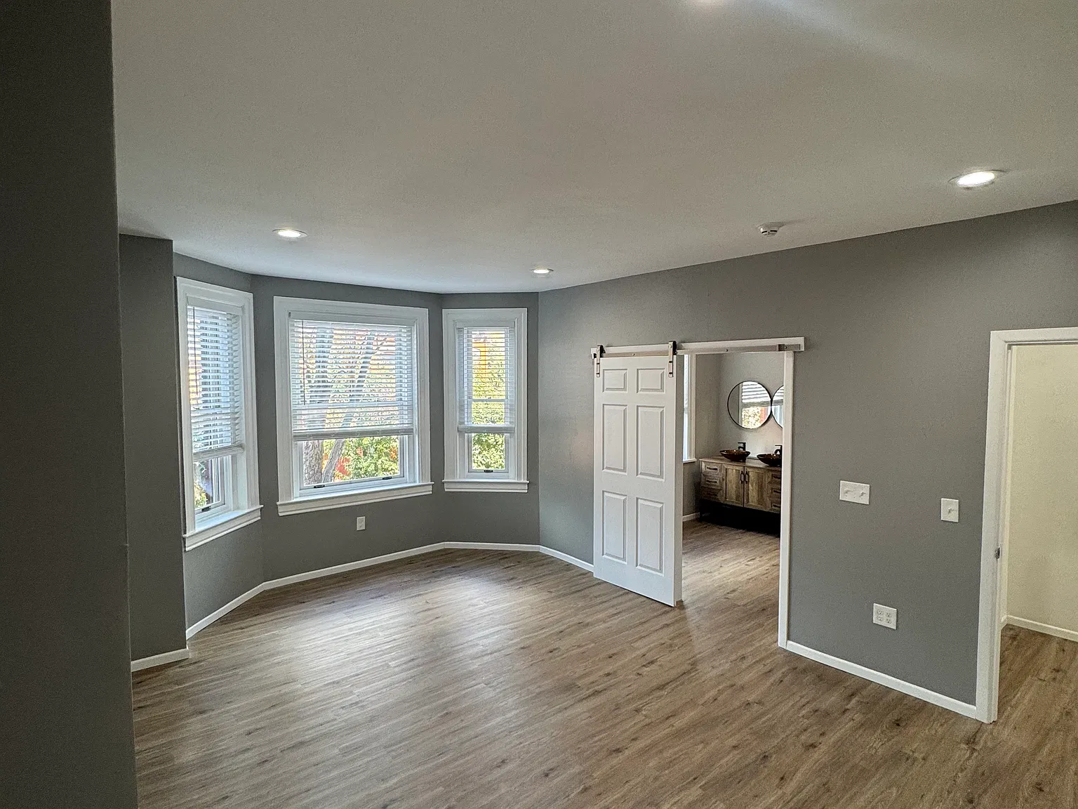 2 bed, 1200 sqft, $1,900 — Photo 2