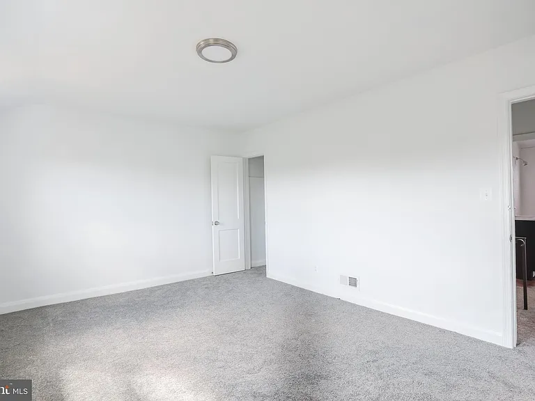 1046 Middlesex Rd — Photo 7