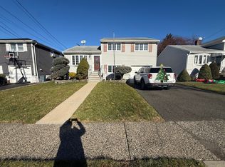 148 Chestnut St, Rochelle Park, NJ 07662