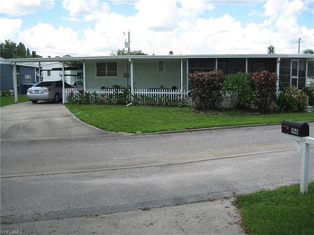 1st image of 200 Cobblestone Ln