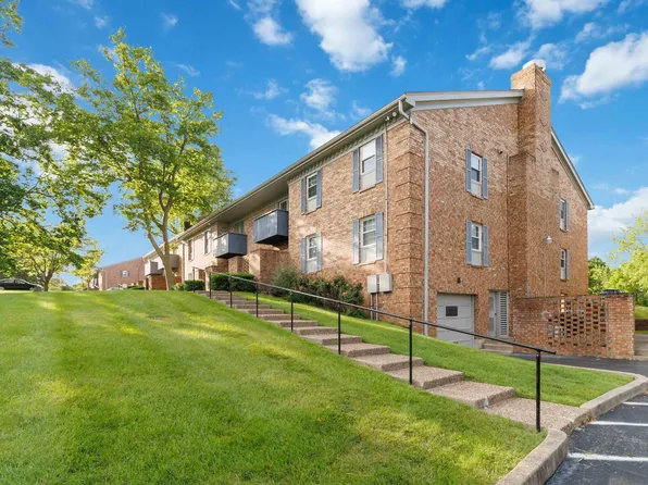 1060 Armstrong Mill Rd, Lexington, KY 40517