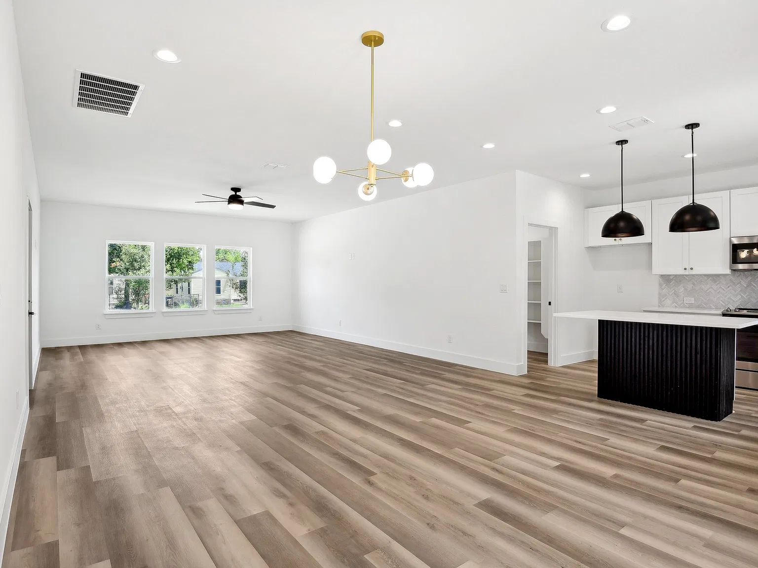 3 bed, 1687 sqft, $1,950 — Photo 2