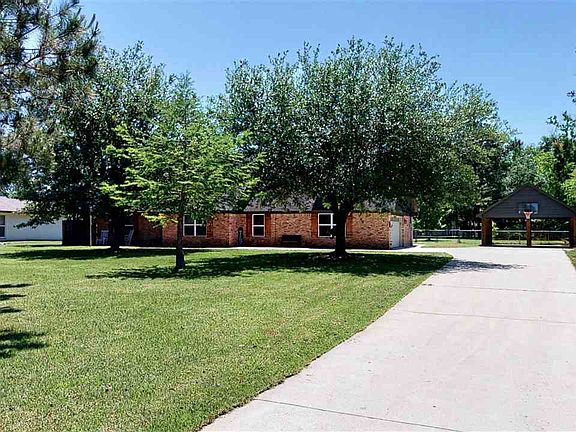 2nd image of 419 W Pineshadows Dr