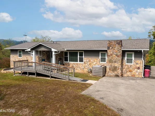 125 Patterson Ln, Oliver Springs, TN 37840