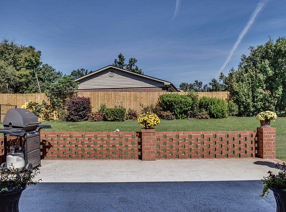 5th image of 733 Riverbend Dr