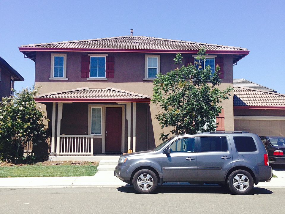 1st image of 330 Potters Ln