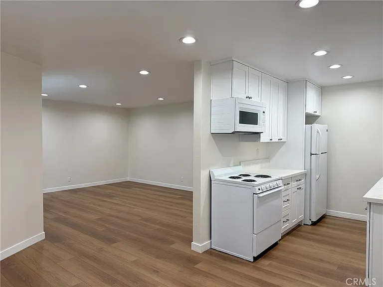18657 Collins St #4 — Photo 5