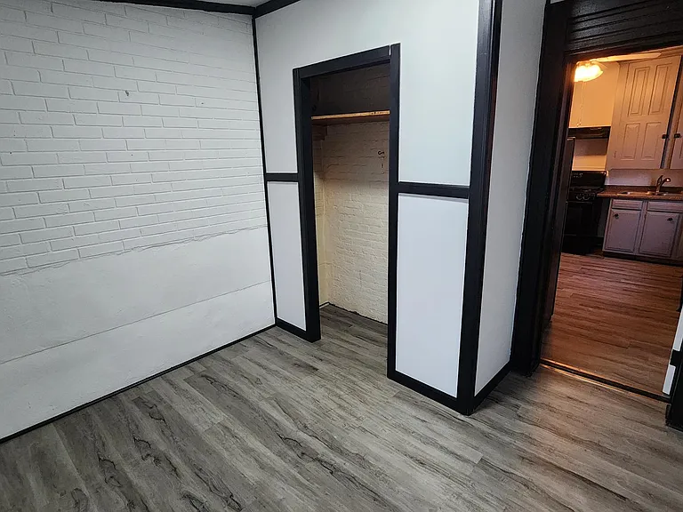 330 W Greenwich St #2 — Photo 9