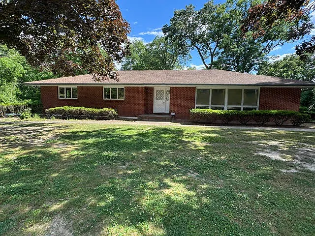 49 Chestnut Ln — Photo 2