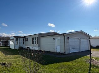 56 Golden Pond Est, Akron, NY 14001