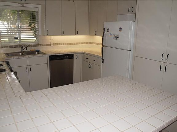 4th image of 202 Hyde Park Dr