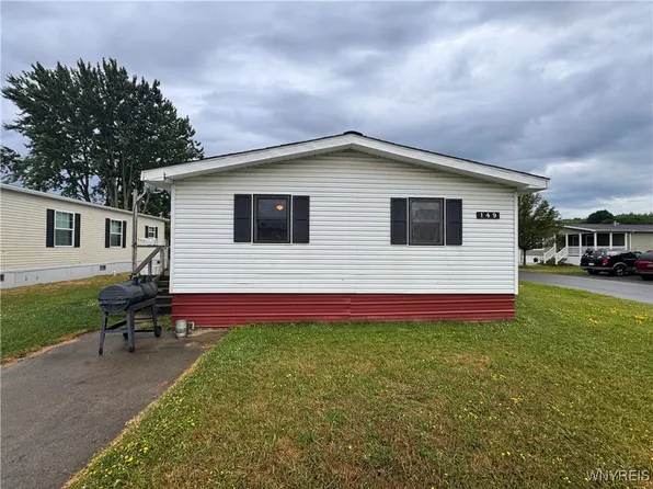 149 Crestwood Dr, Lockport, NY 14094