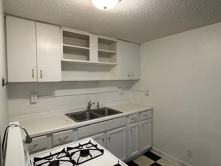 1670 Marshall Ave — Photo 9