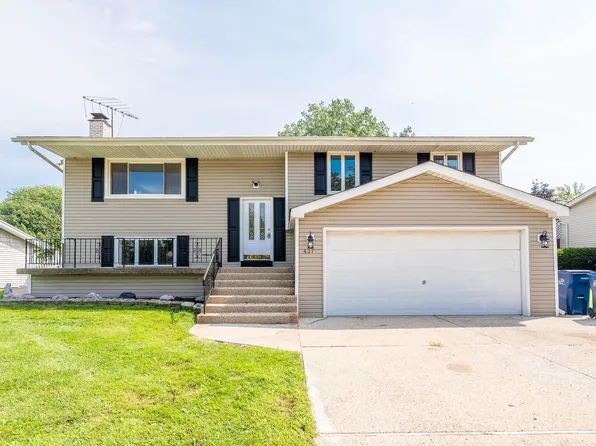437 S Braintree Dr, Schaumburg, IL 60193