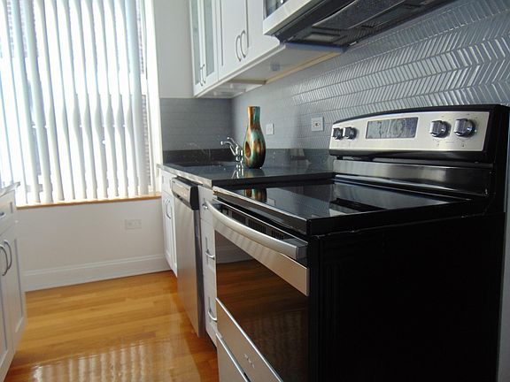 3rd image of 4108 W Cermak Rd #2