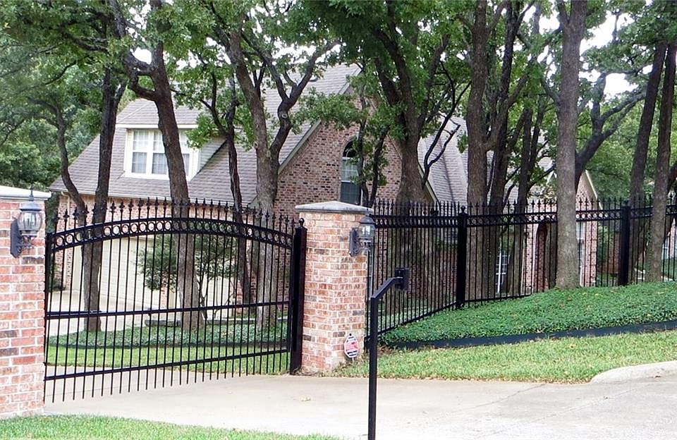 1st image of 2402 Westwood Dr