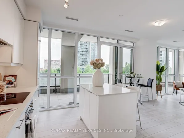 30 Elm Dr W #308, Mississauga, ON L5B 0N3