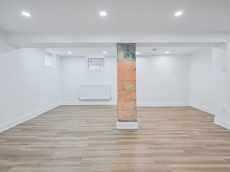 21 Holbrooke Ave — Photo 24