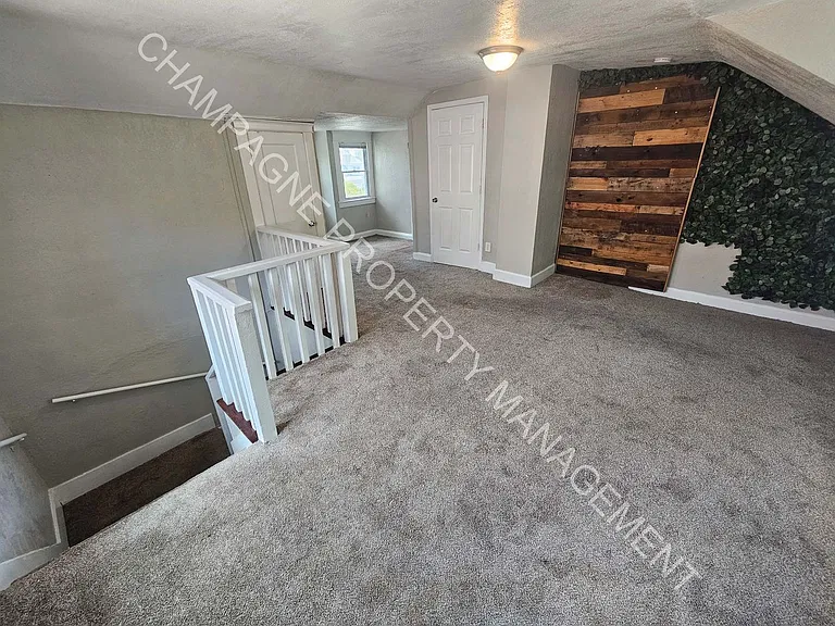 4046 McGee St — Photo 2