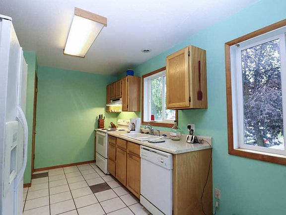 5th image of 100 Parker Ct