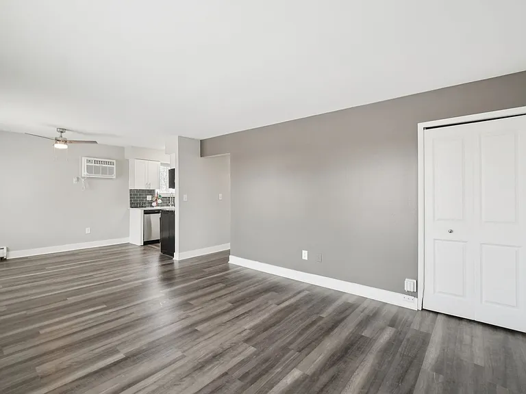 Cherry Hill Village Apartments - Dearborn Heights, MI — Photo 29