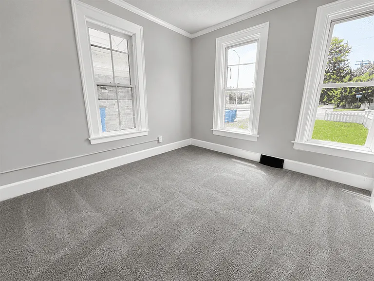 4032 Lewis Ave — Photo 6