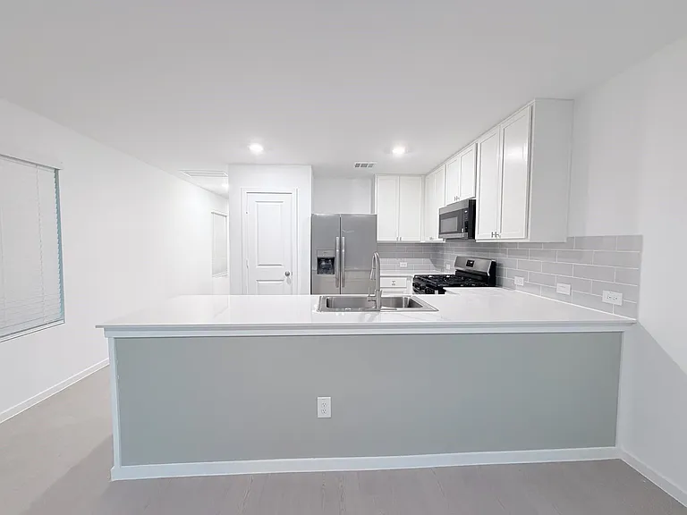 945 Pertuso Ln — Photo 2