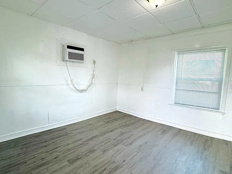 25 SW 10th St #8 — Photo 5