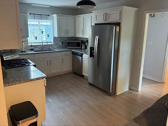 3rd image of 4816 3rd Ave S