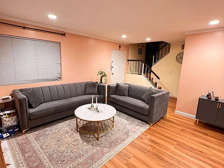 10500 Sunland Blvd #3 — Photo 3
