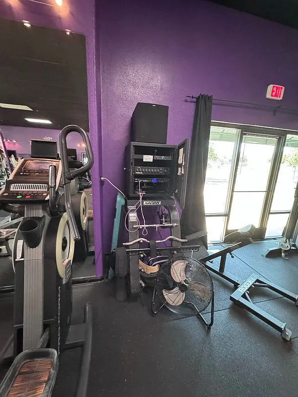 Studio, 1.0 bath, 2500 sqft, $3,500 — Photo 3