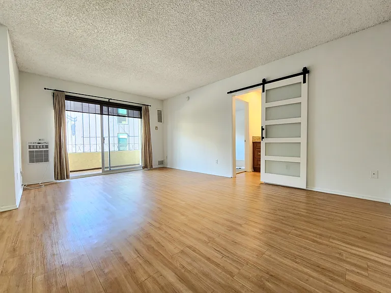 12340 Rochester Ave — Photo 35
