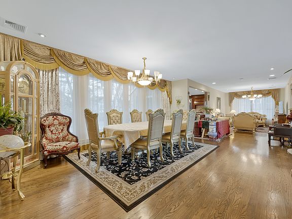 4th image of 8 Percheron Ln