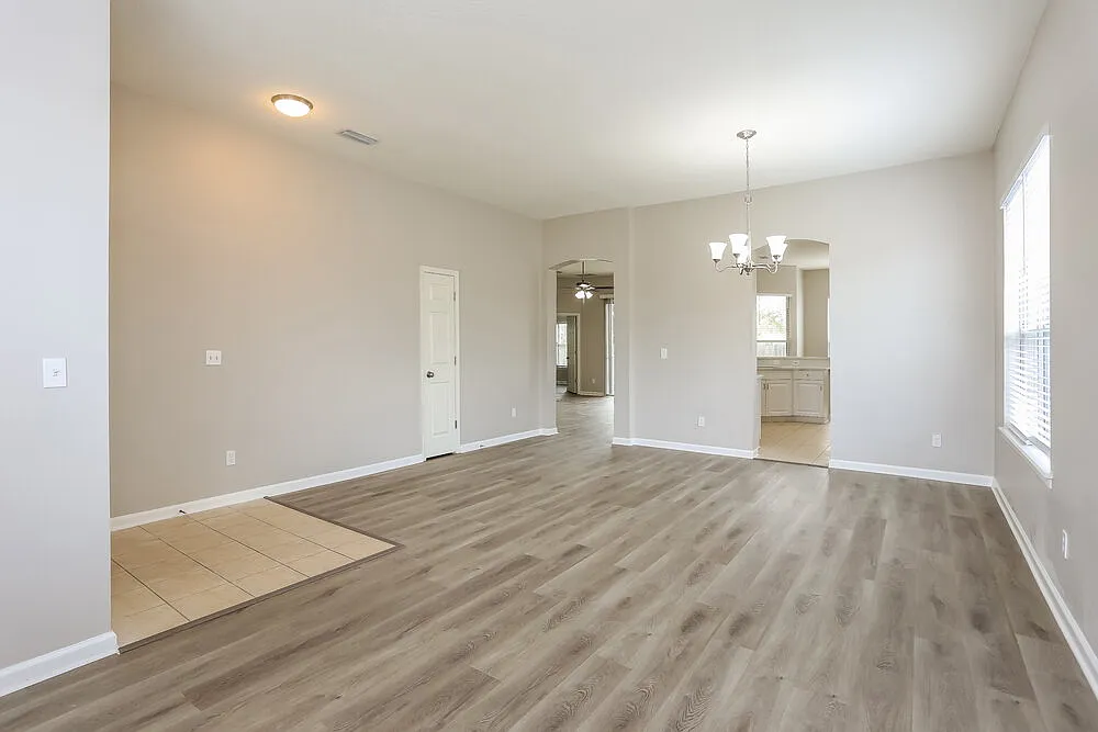 4 bed, 2.0 bath, 2137 sqft, $2,170 — Photo 3