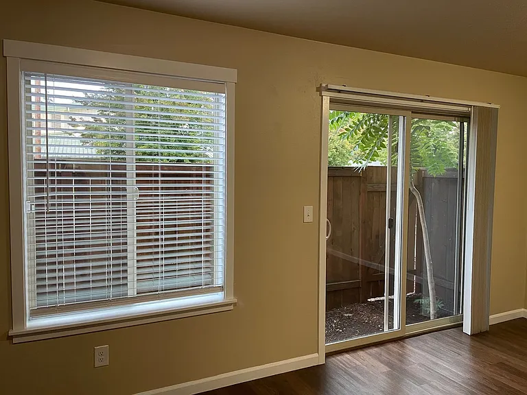 Covington Manor 9700-9816 — Photo 10