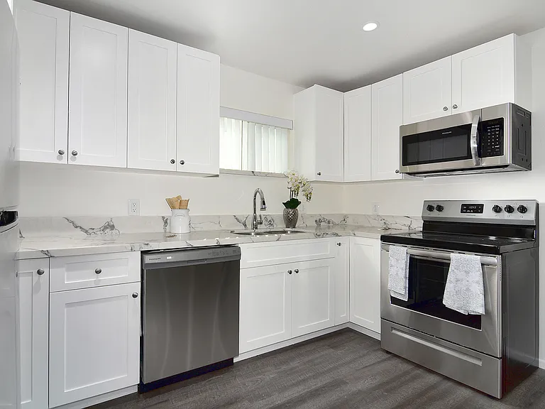 ZELZAH APARTMENTS — Photo 43