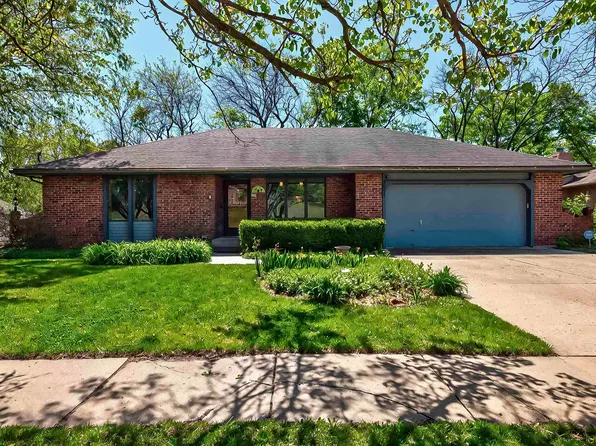 3835 SW Wood Valley Dr, Topeka, KS 66610