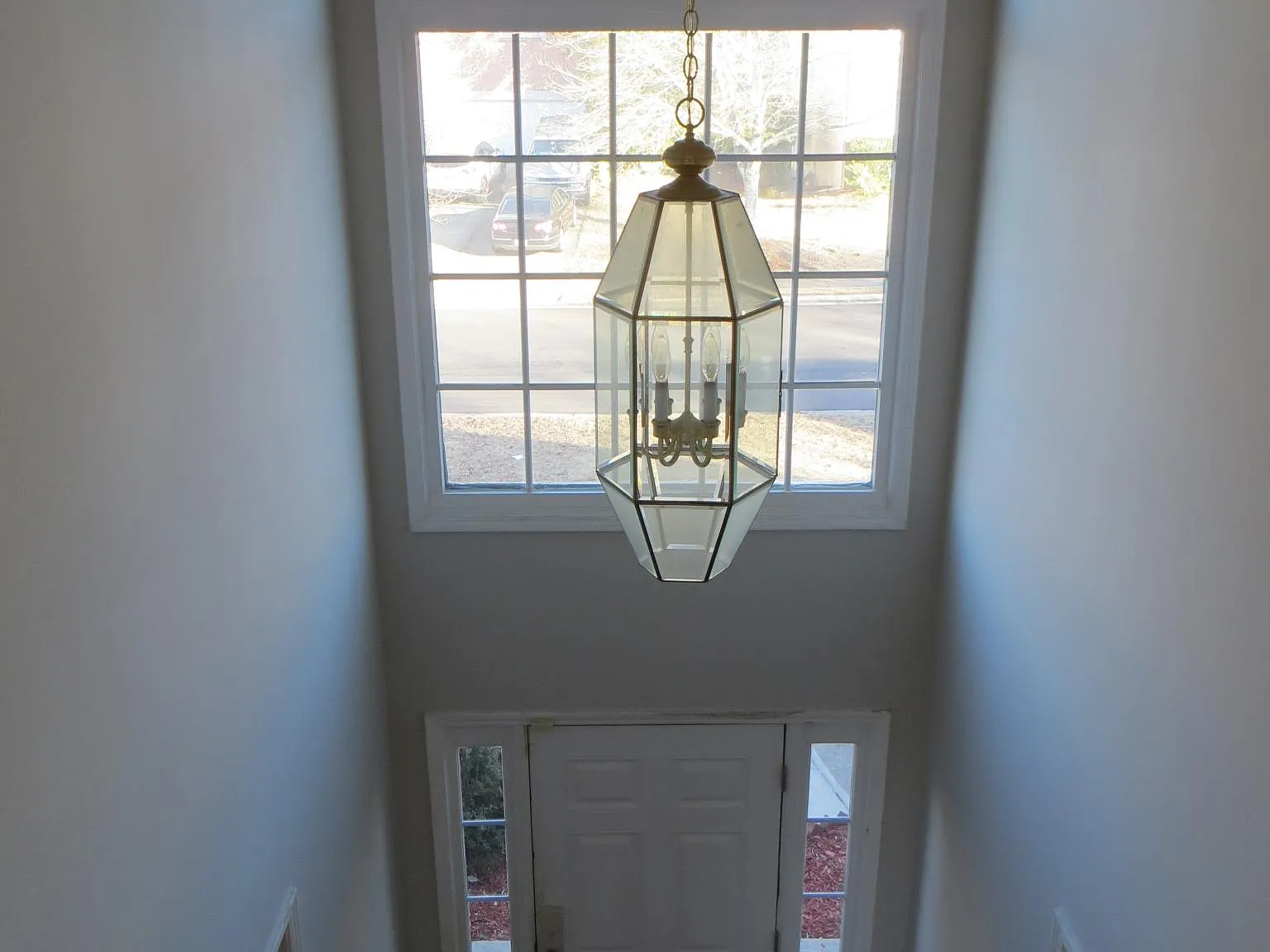 4 bed, 2.5 bath, 2300 sqft, $2,600 — Photo 2